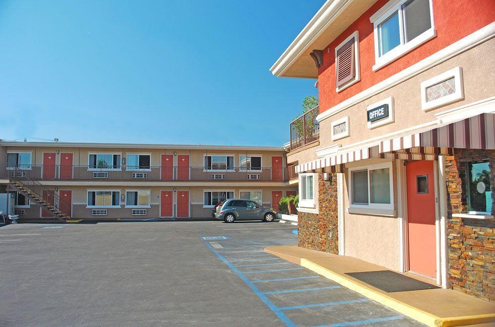 Friendly Hills Inn Whittier Exterior foto