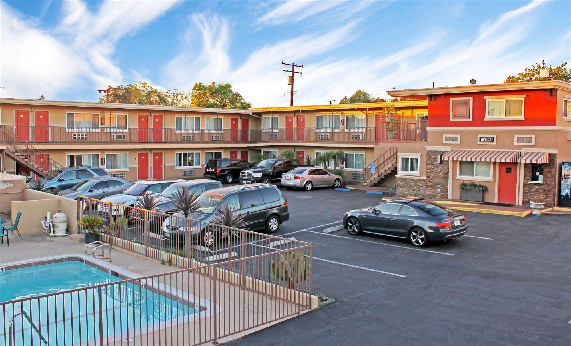 Friendly Hills Inn Whittier Exterior foto